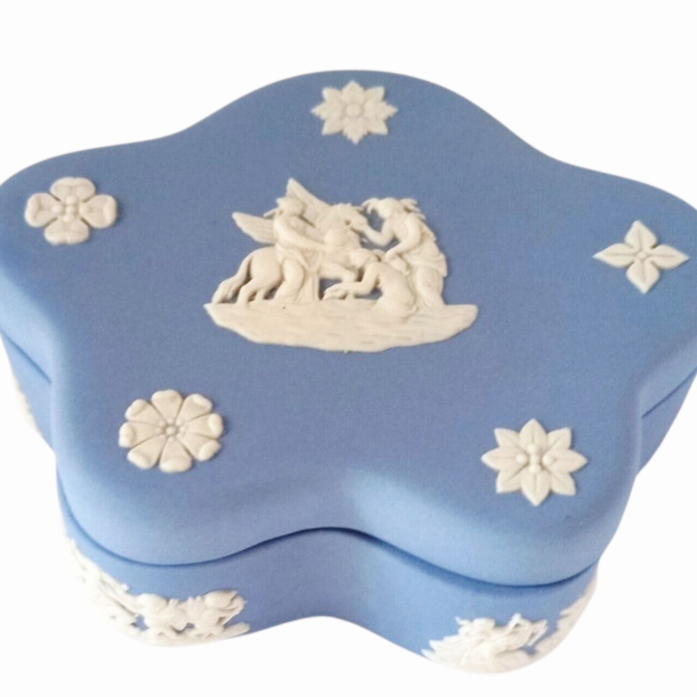 Wedgwood 2pc Scalloped Shaped Pegasus Greek Jasperware Box